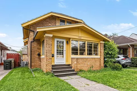 1922 Beverly Pl, South Bend, IN 46616