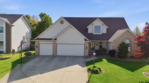 415 Ridge Hill Pl, Fort Wayne, IN 46804