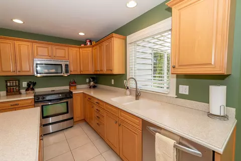 Kitchen - 51118 Heatherton Ct, Granger, IN 46530 photo 2 of 5