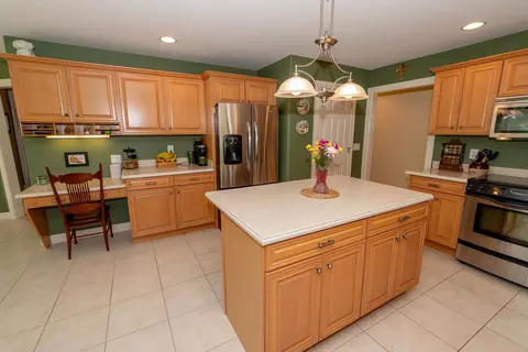 Kitchen - 51118 Heatherton Ct, Granger, IN 46530 photo 4 of 5