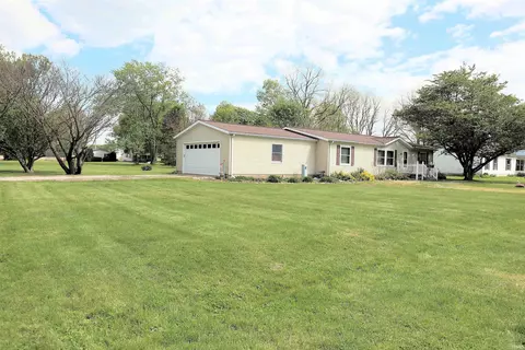 586 N Jackson St, Andrews, IN 46702