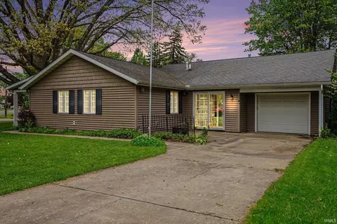 2720 Hilltop Dr, South Bend, IN 46614