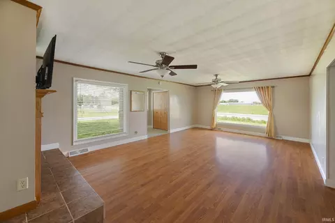 Living - 101 E Maple St, Fowler, IN 47944 photo 2 of 3