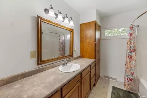Bath - 101 E Maple St, Fowler, IN 47944 photo 1 of 1