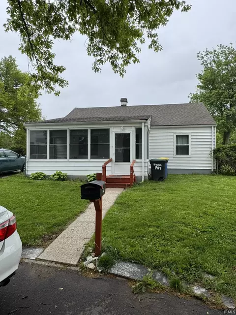 1907 E Greenlawn Ct, Muncie, IN 47302