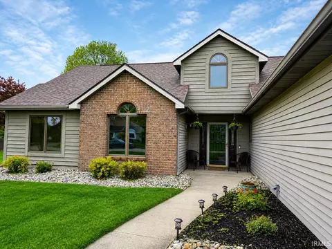 9220 White Shell Dr, Fort Wayne, IN 46804