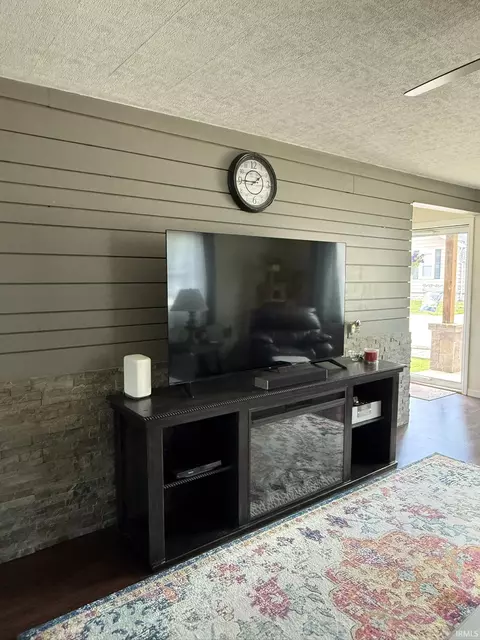 Living - 626 V St, Bedford, IN 47421 photo 3 of 3