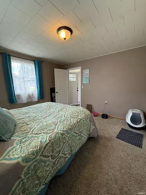 Bedroom - 626 V St, Bedford, IN 47421 photo 2 of 5