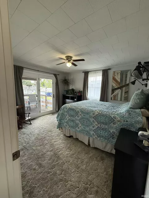 Bedroom - 626 V St, Bedford, IN 47421 photo 3 of 5