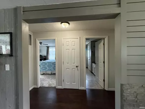 Entry Way - 626 V St, Bedford, IN 47421 photo 1 of 2