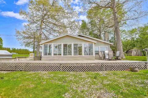 836 Chapman Lake Dr, Warsaw, IN 46582