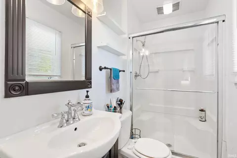 Bath - 3711 Bobolink Crossover Dr, Fort Wayne, IN 46815 photo 1 of 2