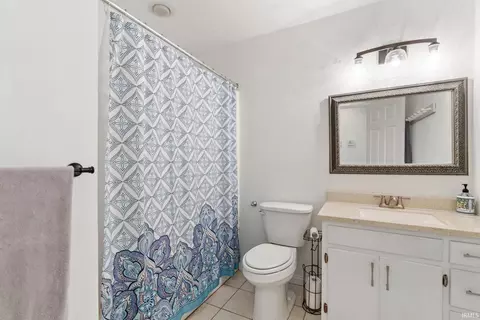 Bath - 3711 Bobolink Crossover Dr, Fort Wayne, IN 46815 photo 2 of 2