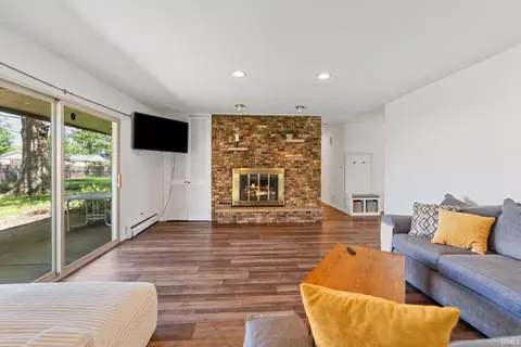 Living - 3711 Bobolink Crossover Dr, Fort Wayne, IN 46815 photo 1 of 2