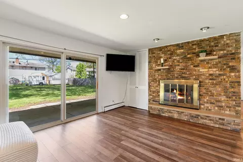 Living - 3711 Bobolink Crossover Dr, Fort Wayne, IN 46815 photo 2 of 2