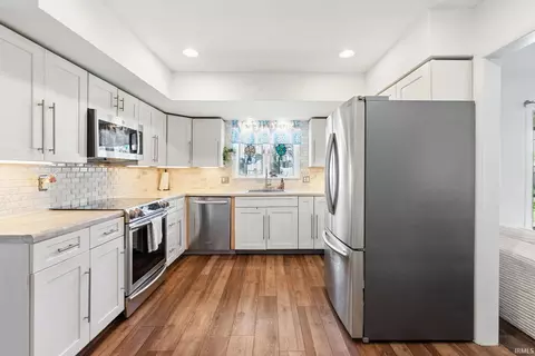 Kitchen - 3711 Bobolink Crossover Dr, Fort Wayne, IN 46815 photo 2 of 2