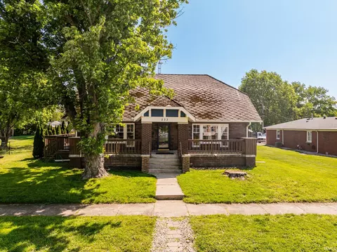 233 S Broadway St, Albany, IN 47320