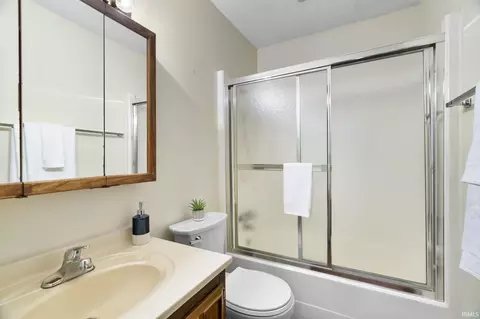 Bath - 1005 Armory Rd, Delphi, IN 46923 photo 1 of 1