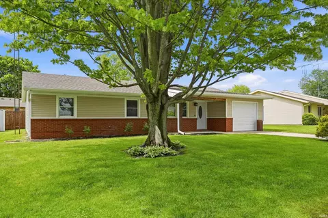 391 W Albany Ct, Albany, IN 47320