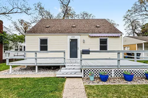 2226 Beverly Pl, South Bend, IN 46616