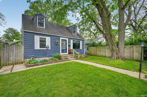 2240 Parkview Pl, South Bend, IN 46616