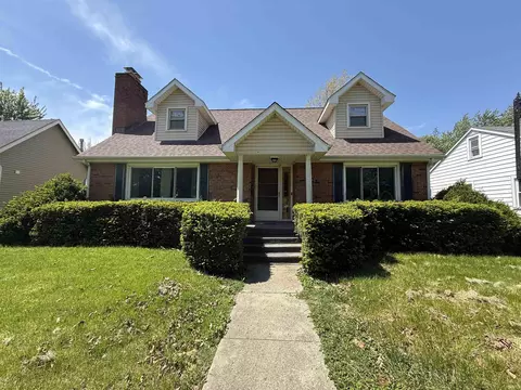 132 N 10th St, Elwood, IN 46036