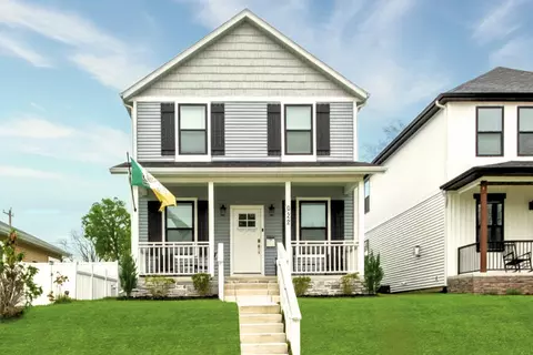 922 N Hill St, South Bend, IN 46617