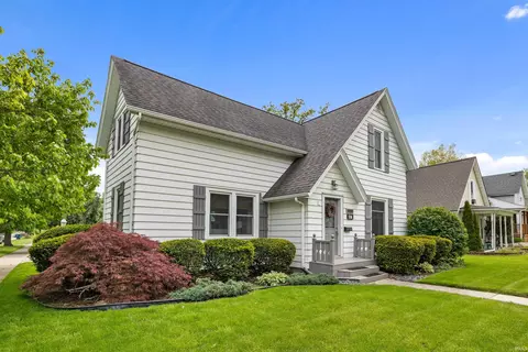 617 E 9th St, Auburn, IN 46706