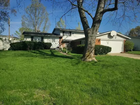 1623 Victoria Dr, Elkhart, IN 46514