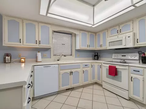 Kitchen - 1122 Packard Pl, Auburn, IN 46706 photo 2 of 3