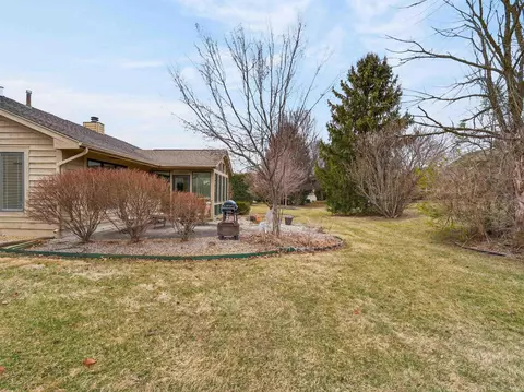 Exterior - 1122 Packard Pl, Auburn, IN 46706 photo 8 of 11
