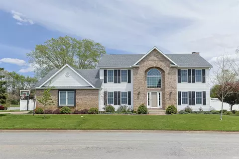 14223 Worthington Dr, Granger, IN 46530