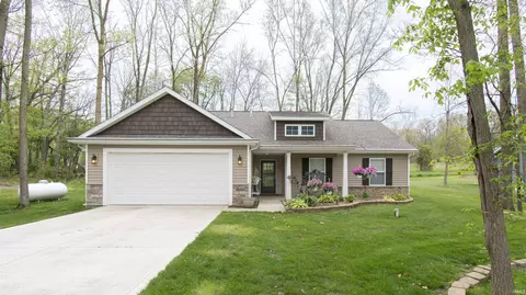 9076 N Overlook Dr, Rome City, IN 46784