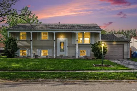 1707 Peachtree Dr, Valparaiso, IN 46383