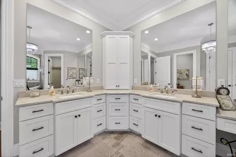 Bath - 3568 E Saddlebrook Ln, Bloomington, IN 47401 photo 2 of 4