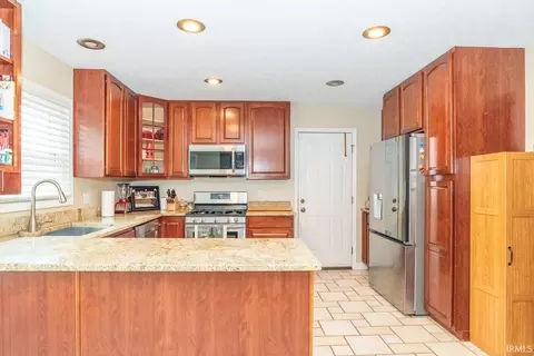 Kitchen - 3319 S Daniel Ct, Bloomington, IN 47401 photo 2 of 3
