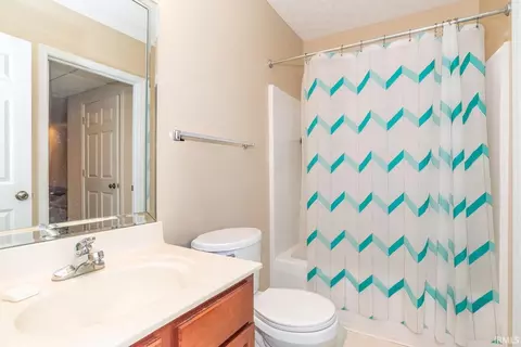 Bath - 3319 S Daniel Ct, Bloomington, IN 47401 photo 2 of 4