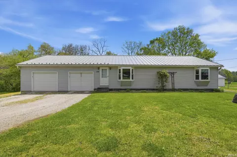 875 Kelly St, Rome City, IN 46784