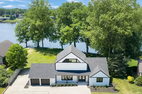55981 Riverdale Dr, Elkhart, IN 46514