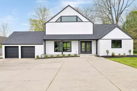 55981 Riverdale Dr, Elkhart, IN 46514
