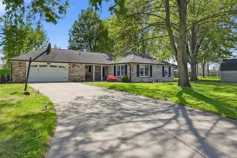 9007 Surrey Dr, Pendleton, IN 46064