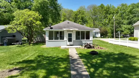 705 Bluewater Dr, Monticello, IN 47960