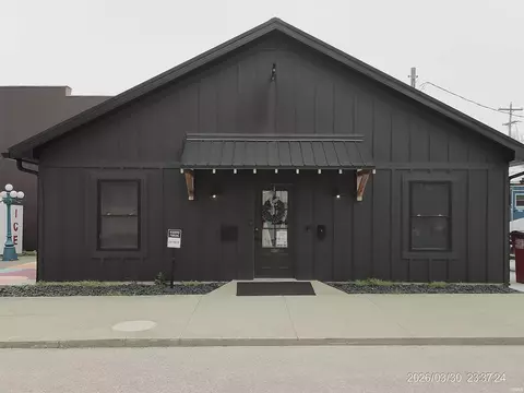 Exterior - 214 Fourth St, Covington, IN 47932 photo 1 of 2