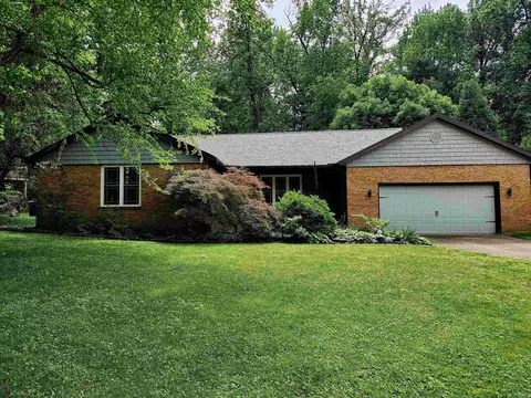 8301 Lancaster Dr, Newburgh, IN 47630