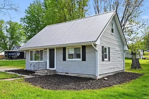 308 N Grant St, Pierceton, IN 46562