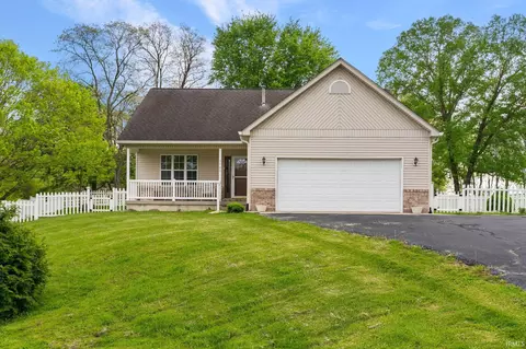 5989 W Hilltop Dr, Frankfort, IN 46041