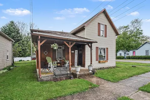 211 N Franklin St, Mentone, IN 46539
