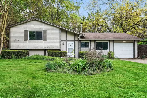 24403 Rolling Oaks Dr, South Bend, IN 46628