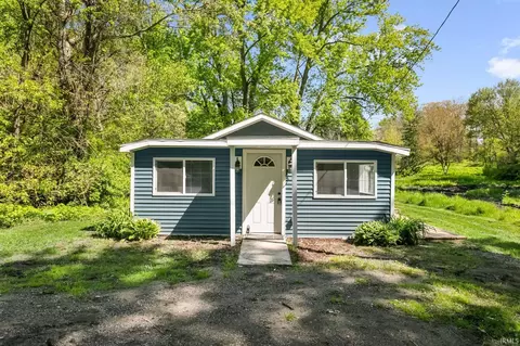 7323 E Pansy Ln, New Carlisle, IN 46552