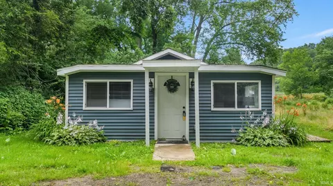 7323 E Pansy Ln, New Carlisle, IN 46552